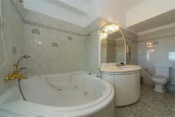 Palace 4*