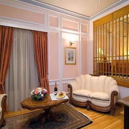 Palace ホテル 4*