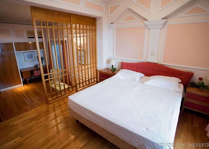 Palace Ξενοδοχείο 4*